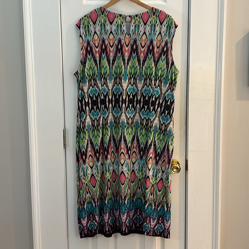 Signature Camryn Multicolor Sleeveless Midi Dress with neckline gold accent - Picture 8 of 10